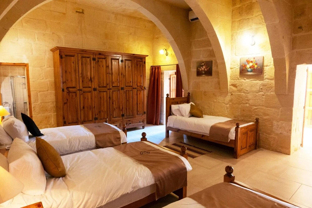 Villeleynah Amazing Gozitan Villa Pool - Happy Rentals
