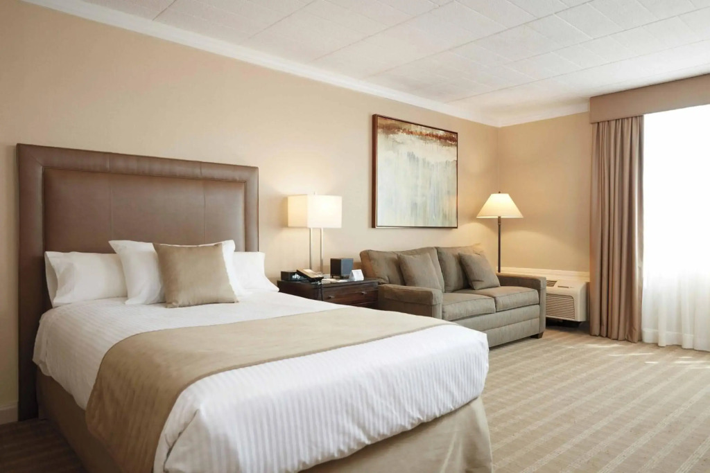 Ethan Allen Hotel