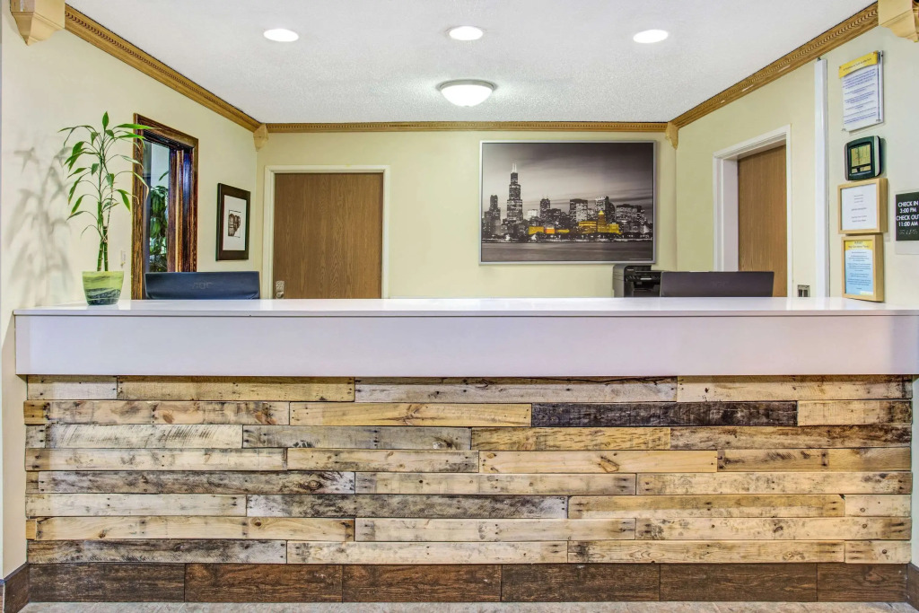 Days Inn by Wyndham Great Lakes Naval Base