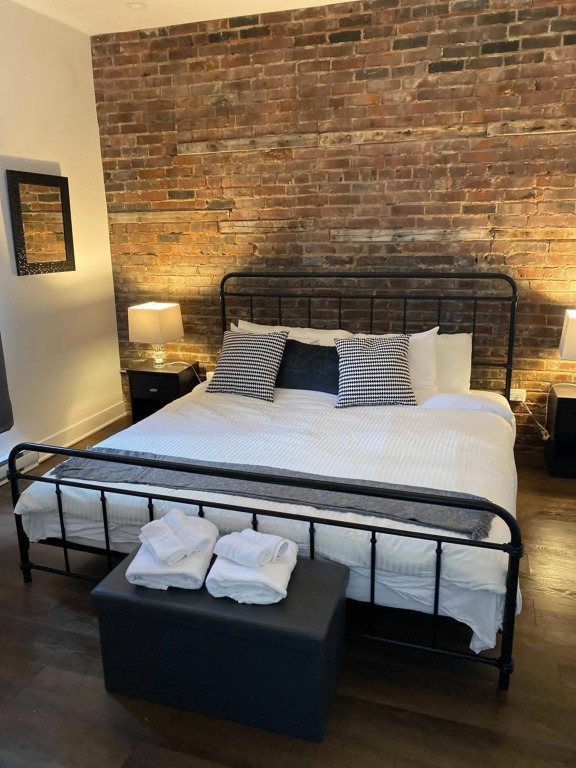 M11 Upscale 1BR Sofabed in Heart Plateau Mile-end