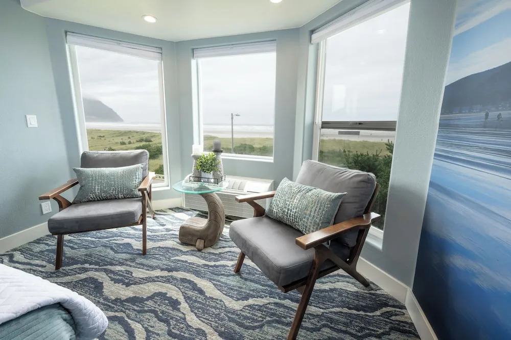 The Seaside Oceanfront Inn