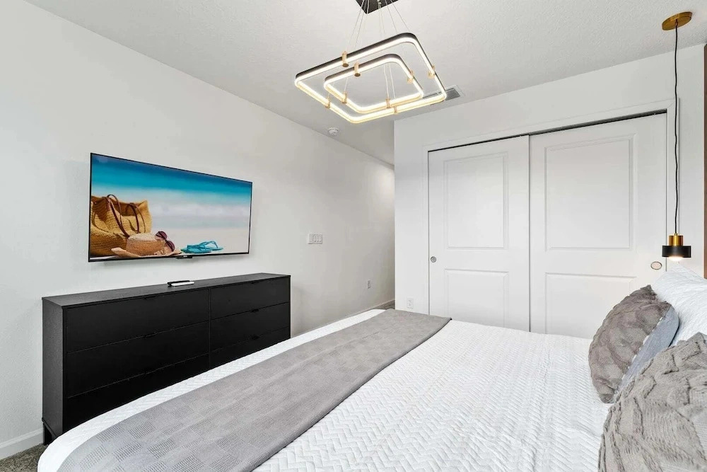 Orlando Oasis: Themed Rooms, Pool & Surf Simulator