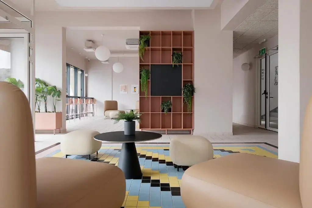 Hugo Apartment Hotel