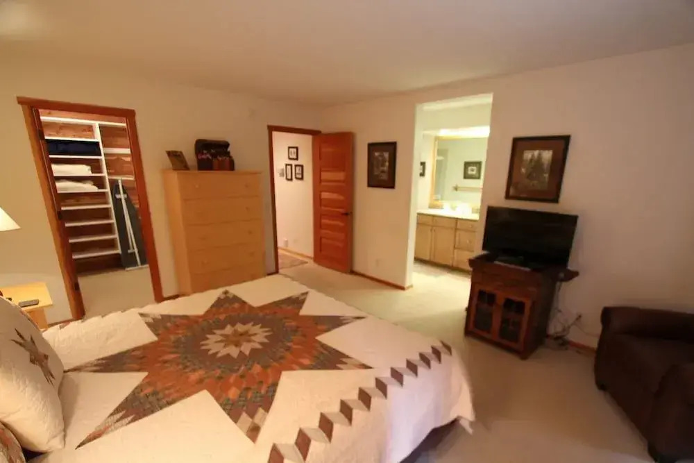 Snowcreek V 1005 2 Bedroom Townhouse by RedAwning