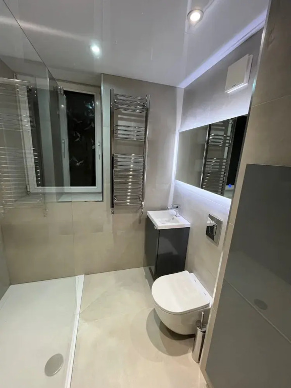 Shawforth - 2 Beds - Sleeps 4 - Street Parking