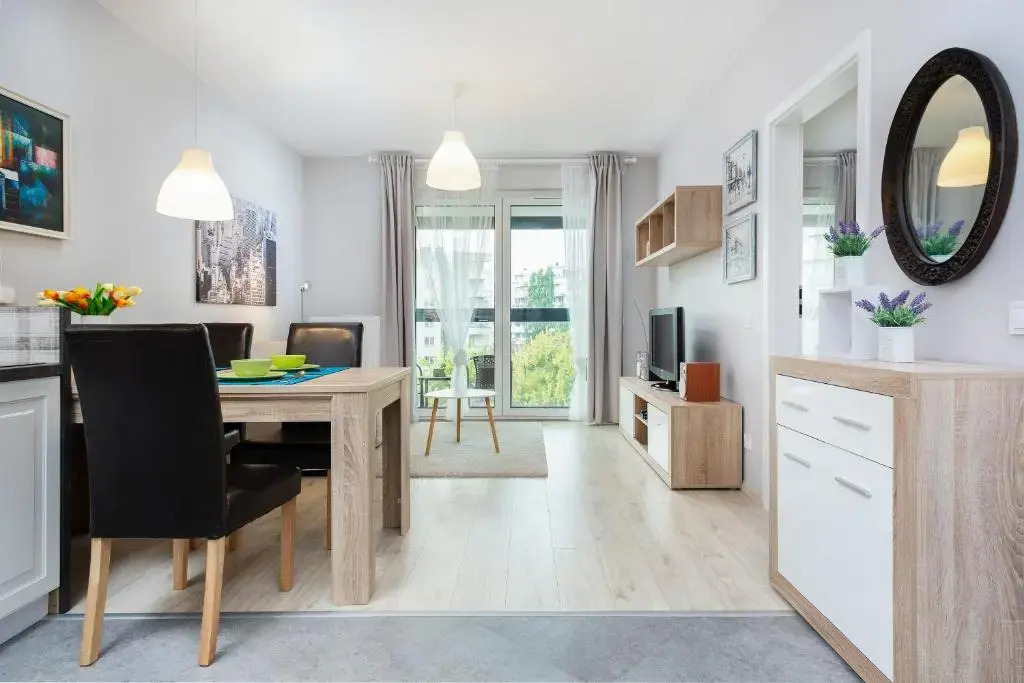 Warsaw Apartment Obozowa by Renters
