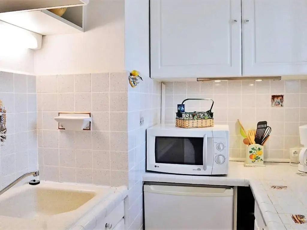 Appartement Le Lavandou, 1 pièce, 2 personnes - FR-1-251-237