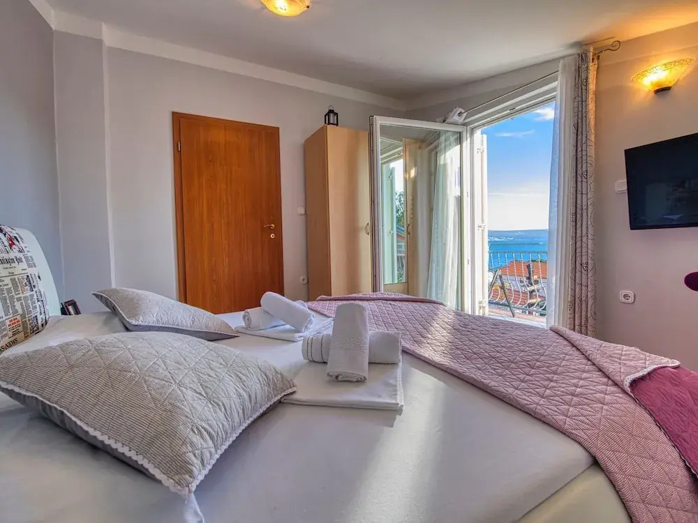 Beautiful Holiday Home With Private Pool, Nice Garden With Relax Area, Taverne