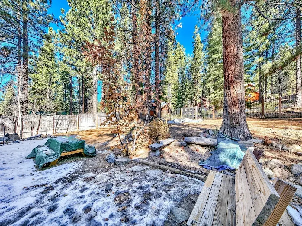 2556h Lazy Bear's Den 2 Bedroom Cottage by RedAwning