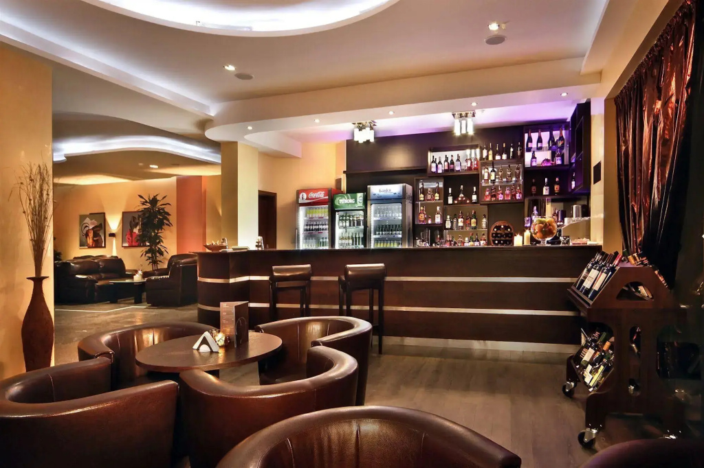 City Avenue Hotel