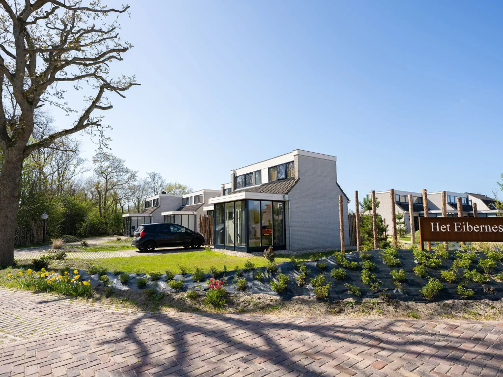 Atmospheric holiday home with WiFi in a holiday park located on Texel