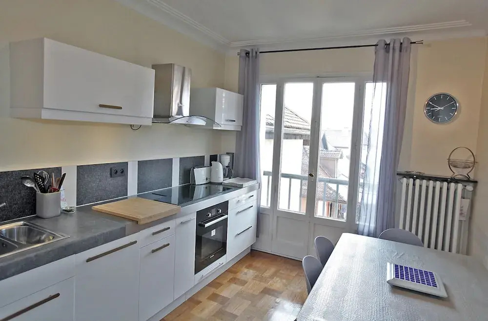 1 bedroom with elevator in downtown Annecy