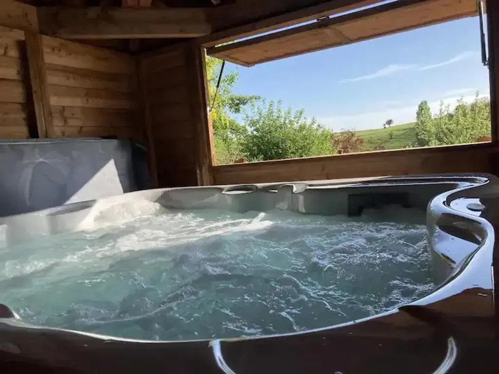 Gîte moderne avec accès indépendant, proche centre-ville et Thermes, terrasse et équipements inclus - FR-1-589-57