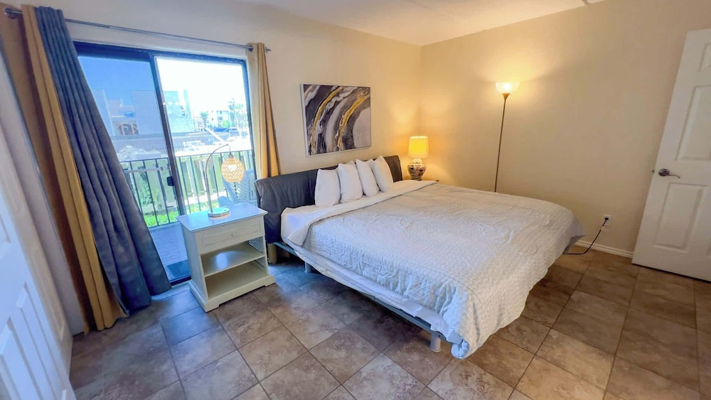 Short Walk to Beach - Pool - 1st Floor