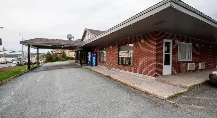 Howard Johnson Bluenose Inn & Suites