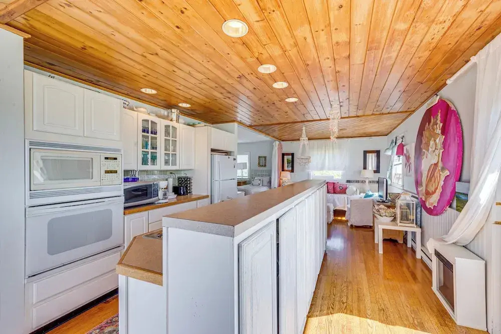 Walk to the Beach: Pet-friendly Gem in Biddeford!