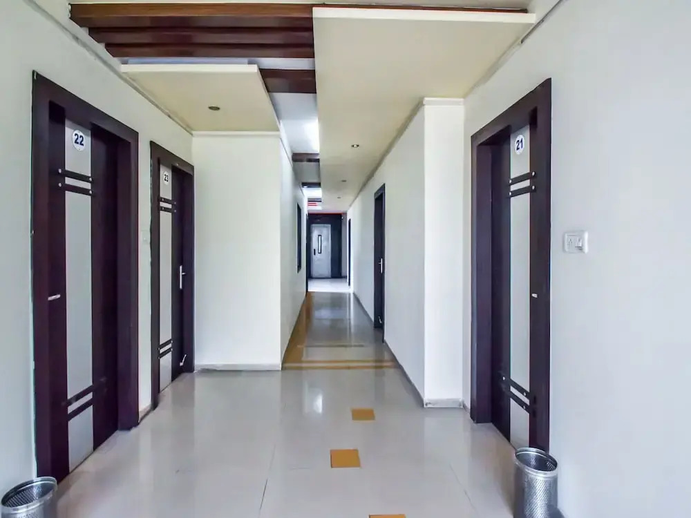 OYO 15650 Tourist Inn