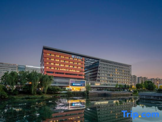 HanTing Hotel (Yangzhou East Railway Station Civic Center Plaza)