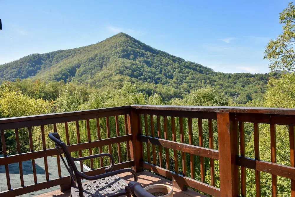 PAPA BEAR'S DEN - 5 Br Cabin