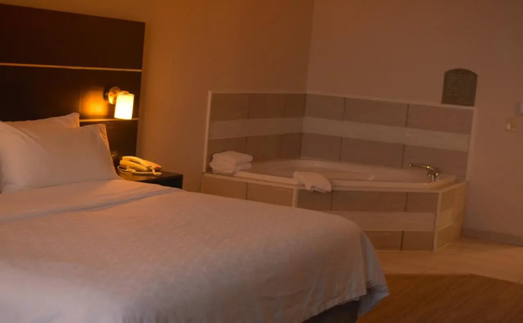 Holiday Inn Express Hotel & Suites Maryville by IHG