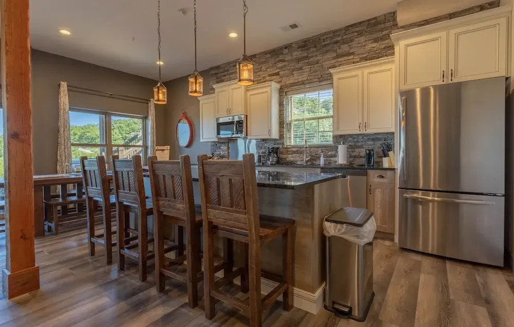 Lakefront Haven - 10 Br Home