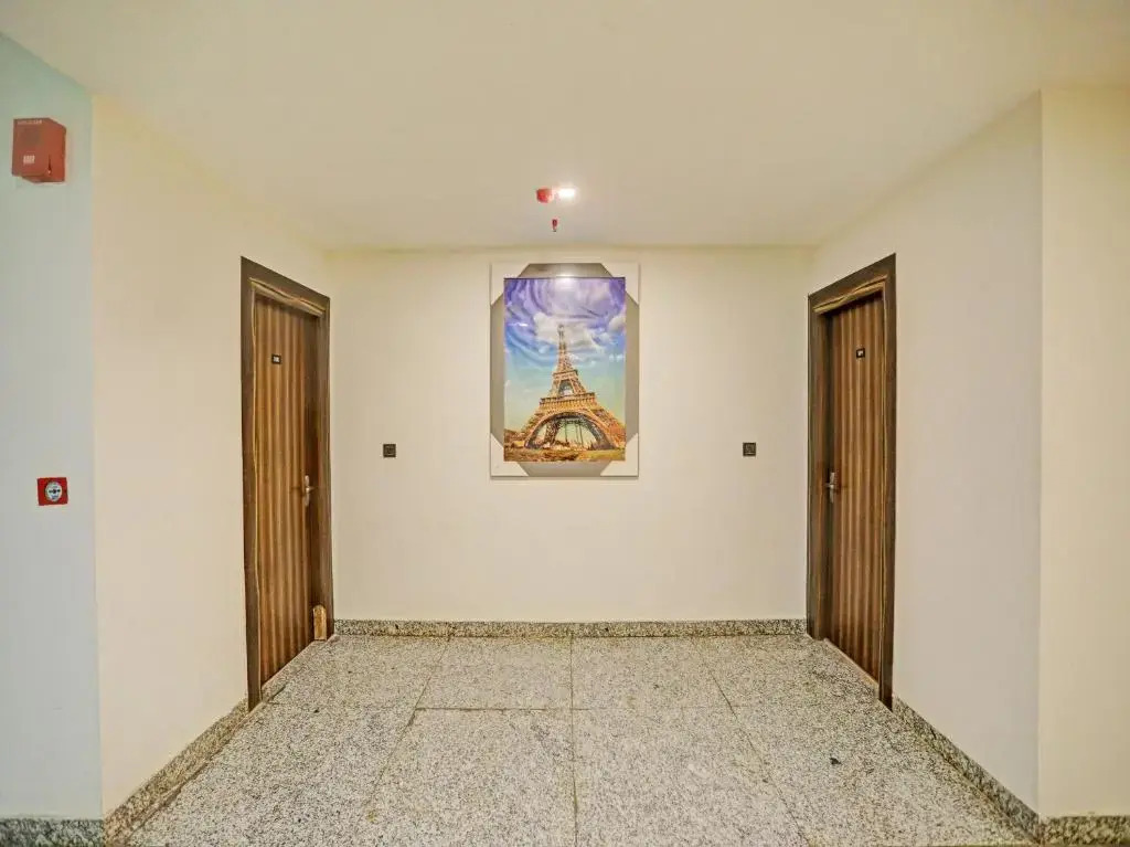 Hotel Noida Grand 58