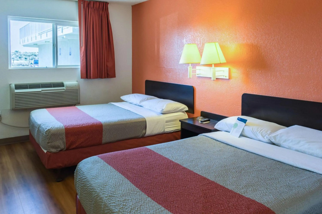 Motel 6-Bakersfield, CA - East