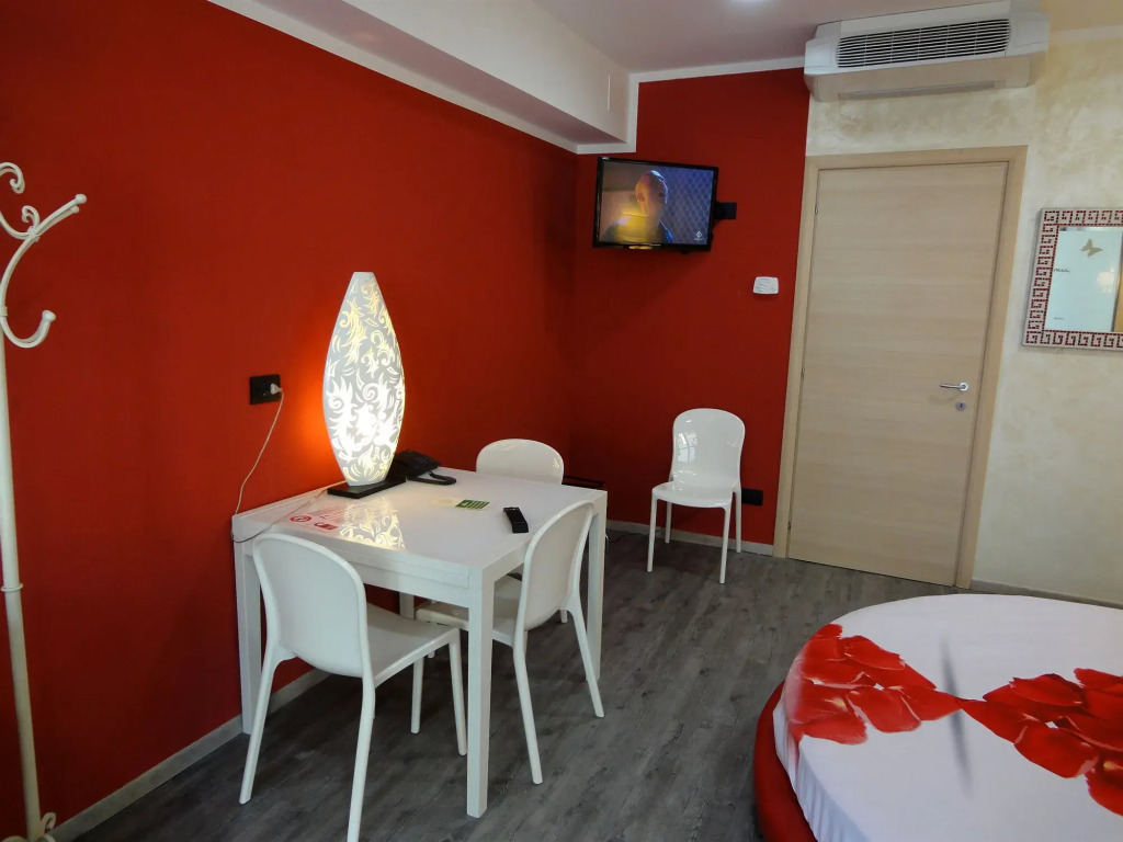 Le Dimore Apartments - Garden & Private Parking