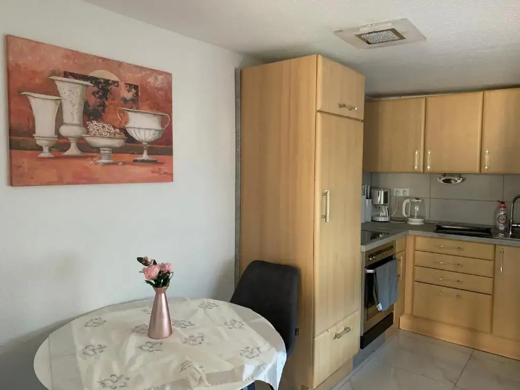 Moderne 2 Zimmer Wohnung mit Vollausstattung