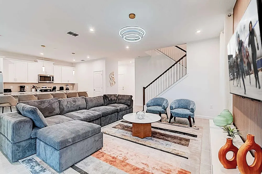 Luxury Family Getaway in Orlando w/ Private Pool & Games