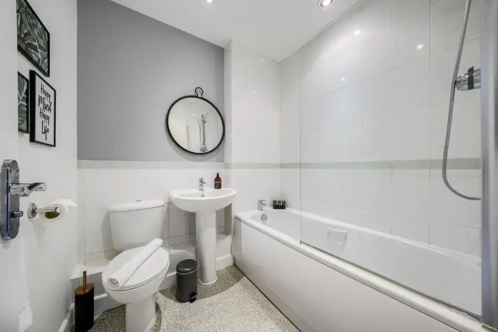 Cosy House │ RICOH │ M6 │ Sleeps 6 │ EMPOWER HOMES