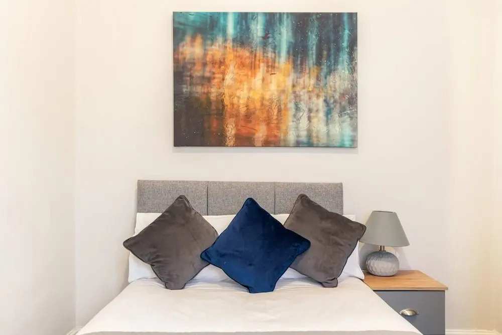 3 Bed House - Sleeps 7 - Garden - Parking - Wifi