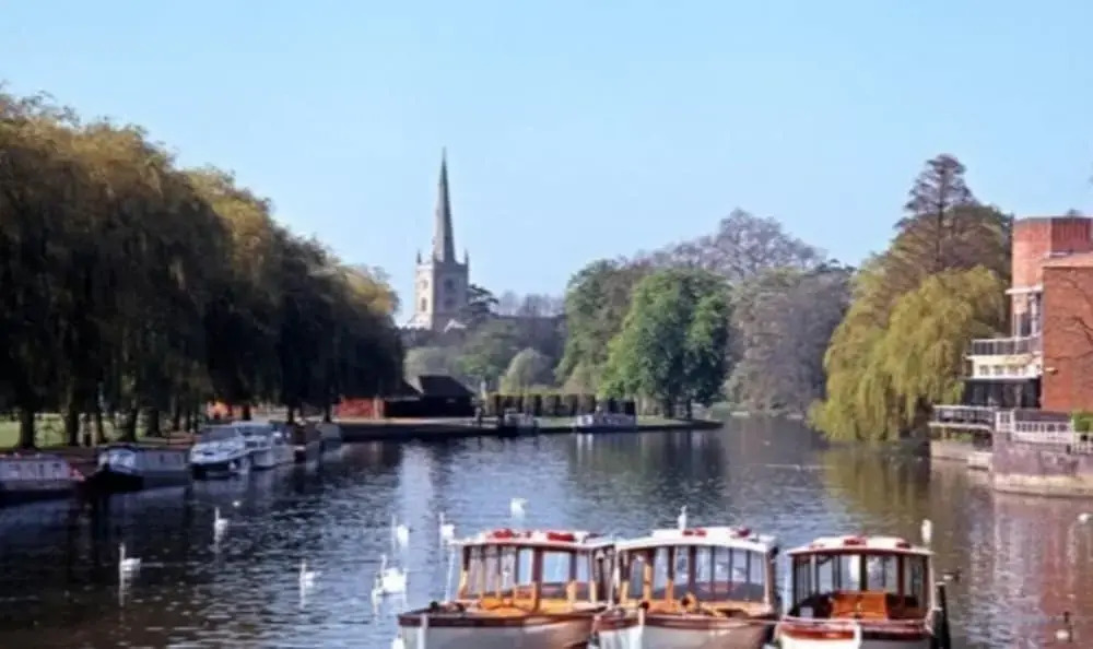 Walking Distance to Town Free Parking & Wifi