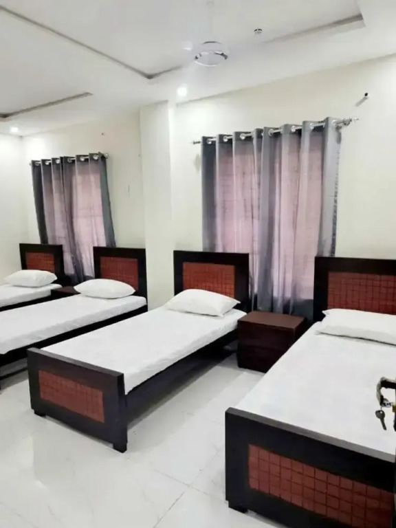 Uptown86 Girls Hostel