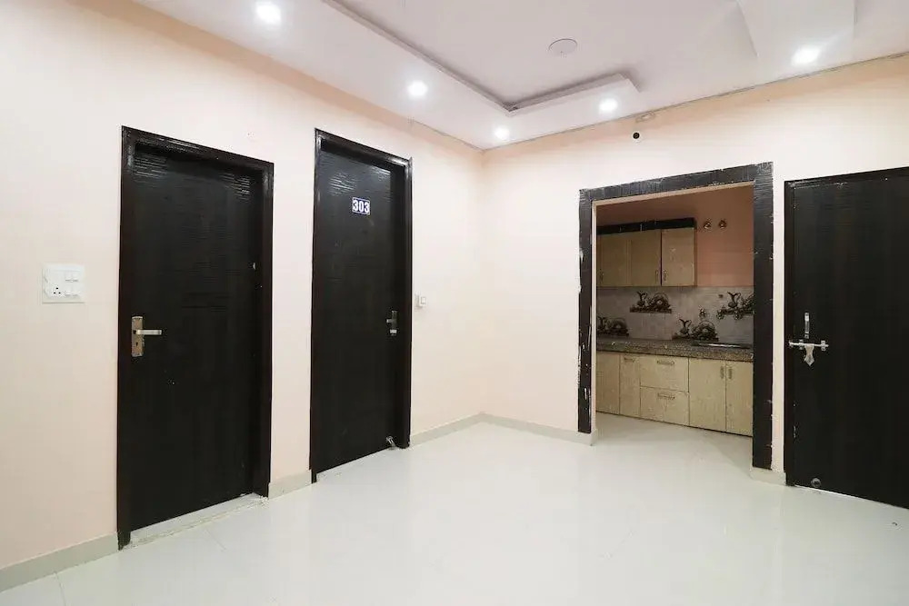 OYO 49097 Comfort Palace