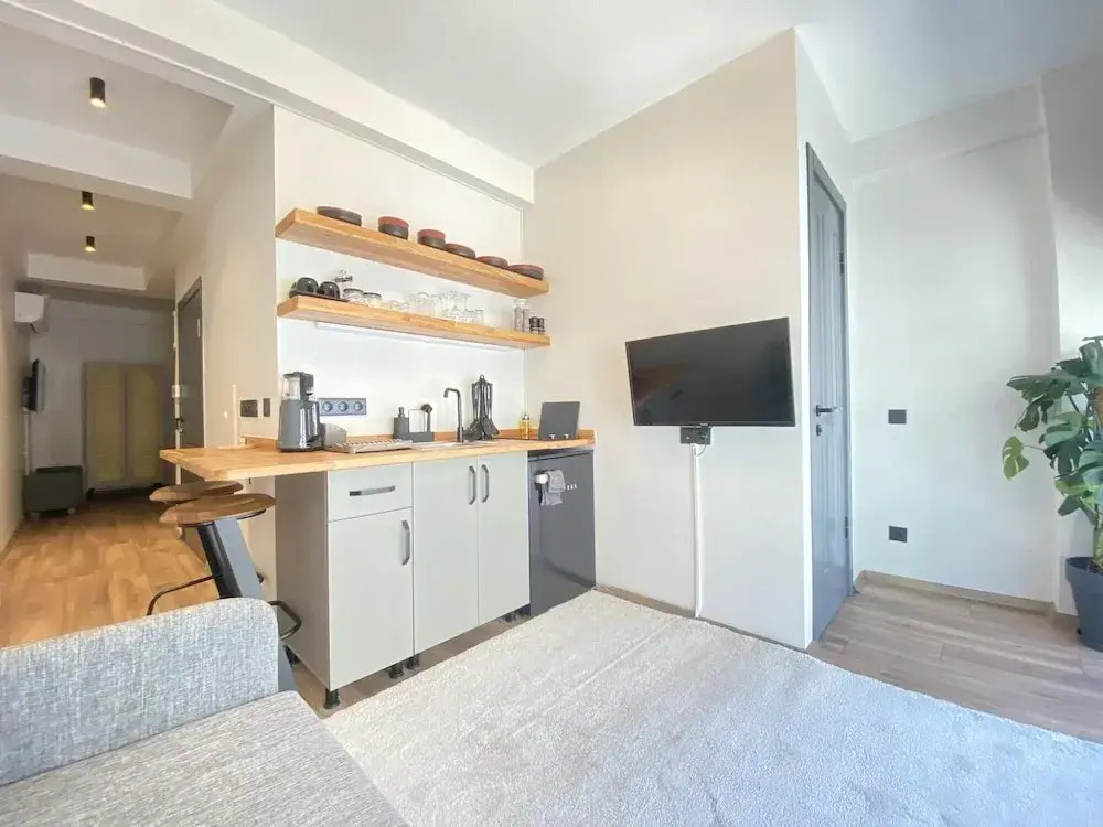 Cozy Flat W French Balcony 5 Min To Istiklal Ave