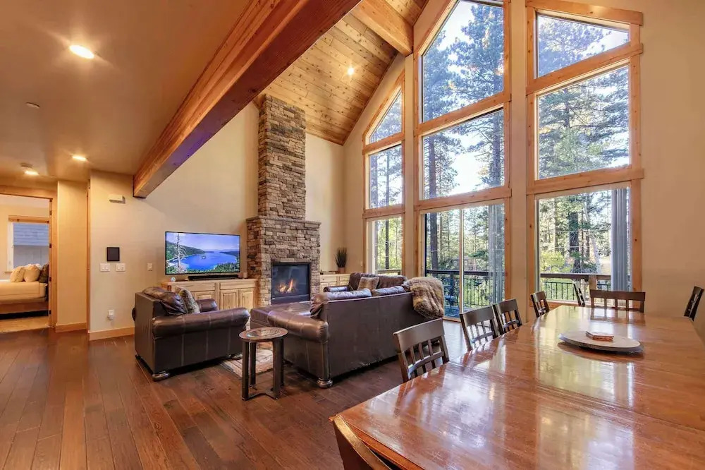 The T-pot Chalet for 12