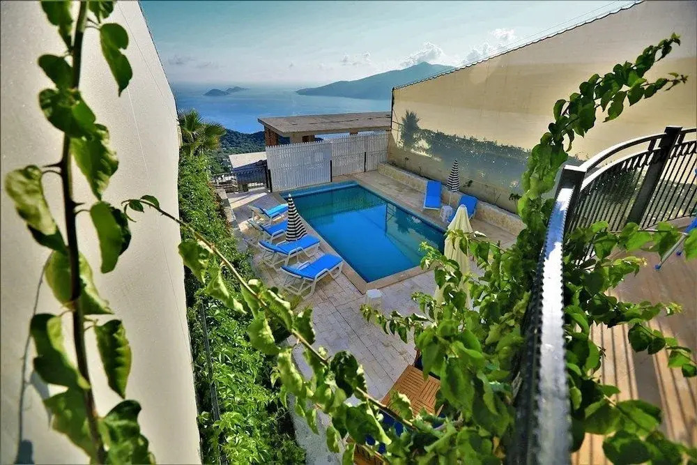 Villa Zumrut 3 by Akdenizvillam
