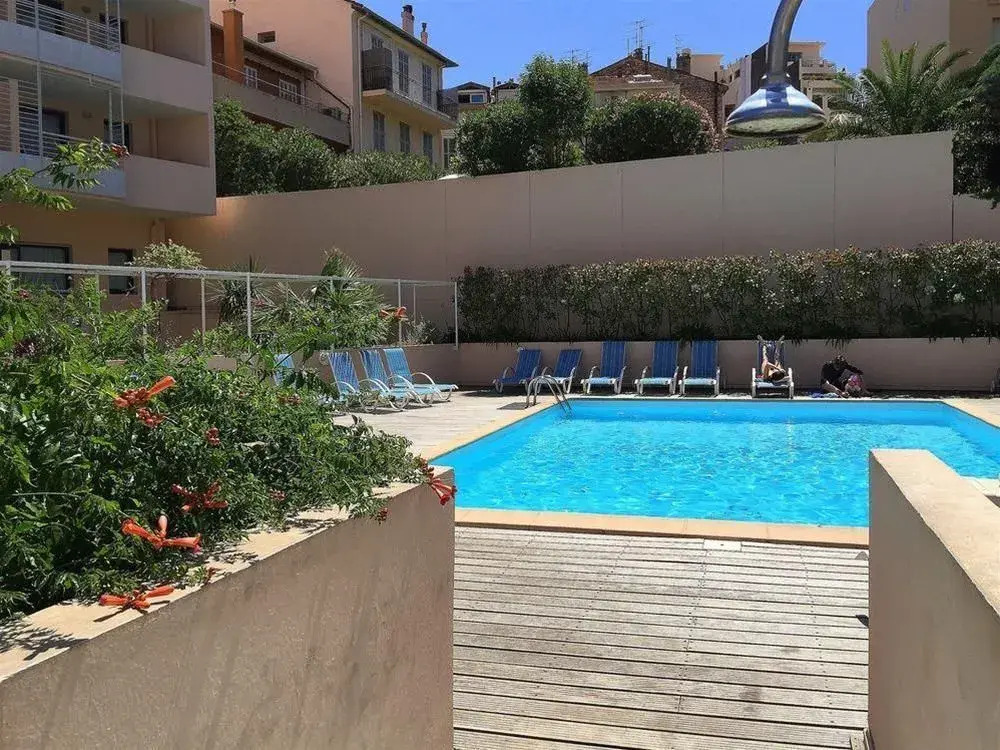 Cannes Beach 514