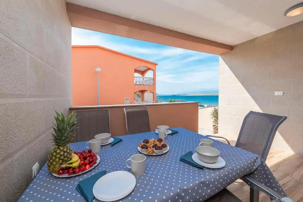 LUXURY APARTMENTS - LA VIR 1 & 2