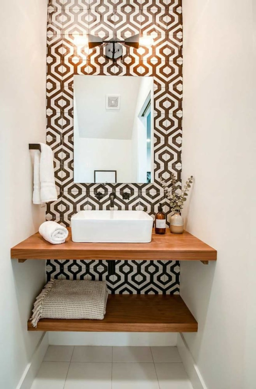 Close to the Gulch - Book Today