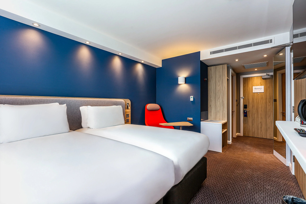 Holiday Inn Express - Hamburg South A7-AS42 by IHG