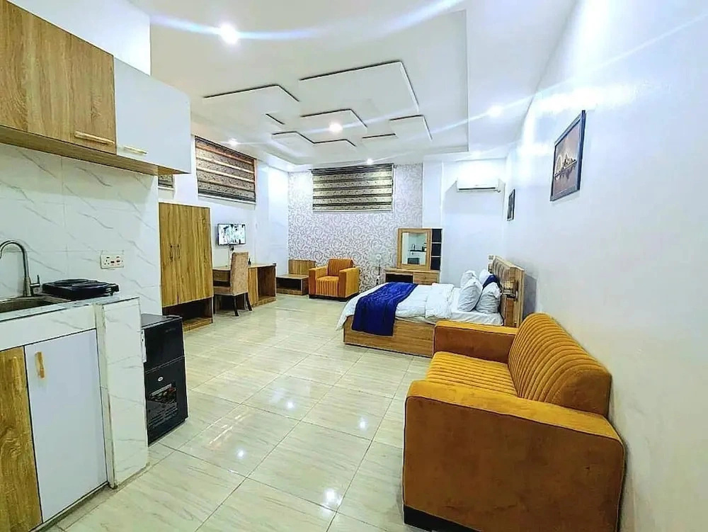 Purple Lavender Court Apartment