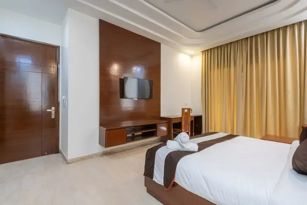 Saavi Hotel Sector- 46