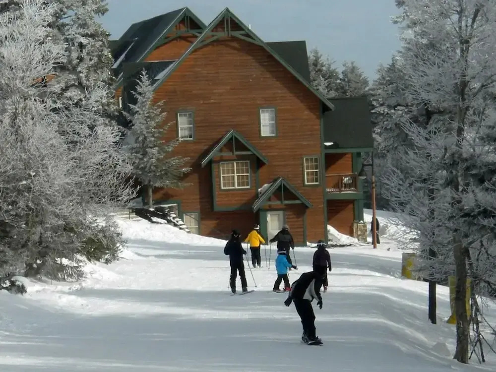 Camp Four 23: Pet Friendly, Slope Side, Gas Fireplace