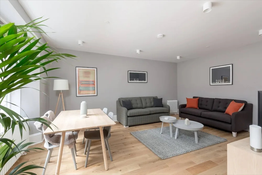 JOIVY Luxury Georgian City Centre Apartment (Sleeps 6)