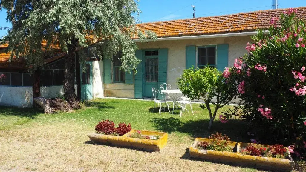 Charmante maison en Camargue avec piscine partagée