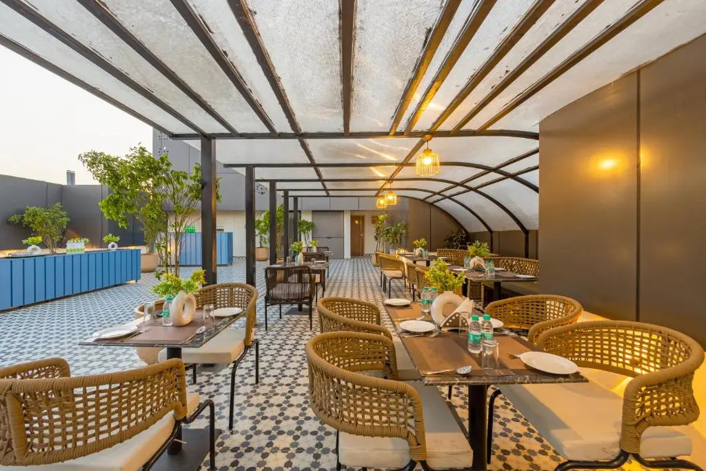 Saltstayz Premier - Paschim Vihar