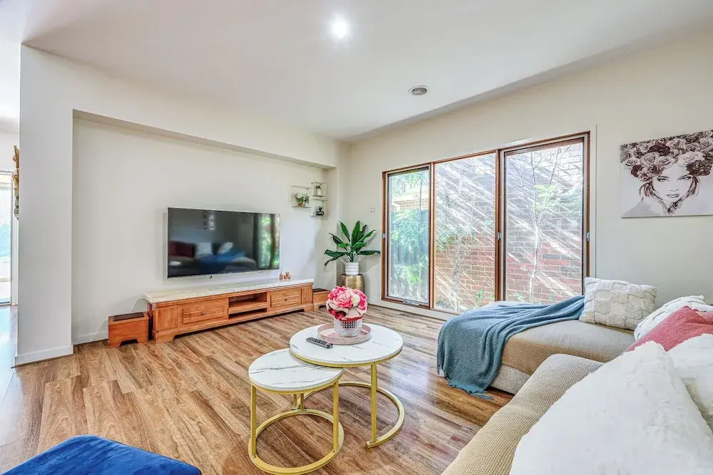 Stylish Luxe House For Big Group Near Shopping Center