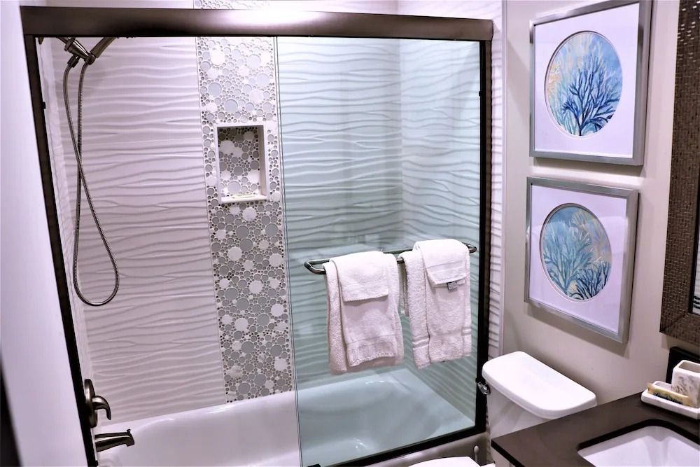 Jamaica Royale 404 - 2 Br Condo
